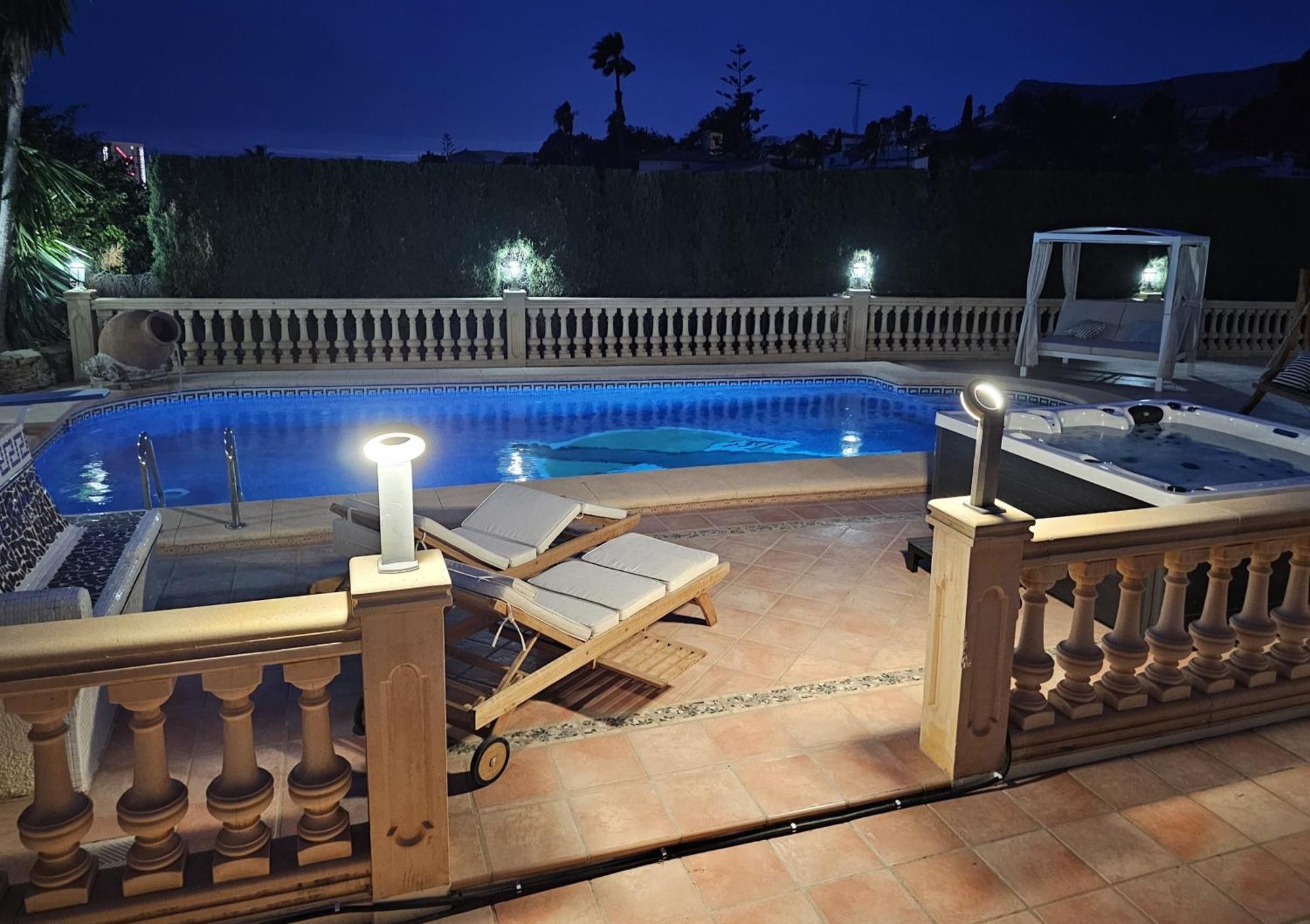 Luxury Villa - Pool, Hot Tub, Aircon, Tvs, Home Cinema, Office, Gbit Internet, Sports Equipment Калпе Екстериор снимка